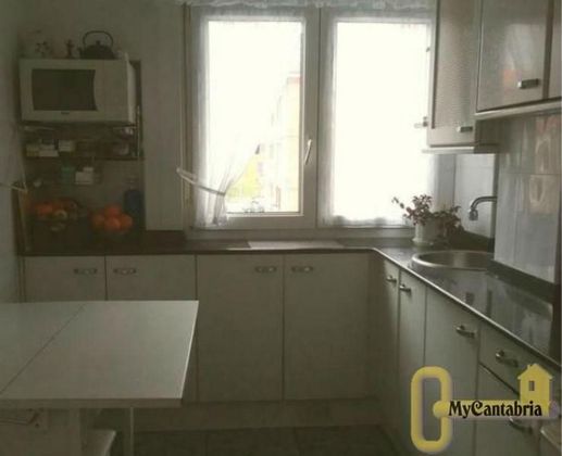 Foto 2 de Piso en venta en Alisal - Cazoña - San Román de 3 habitaciones con calefacción