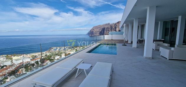 Foto 1 de Àtic en venda a calle Tabaiba de 3 habitacions amb terrassa i piscina