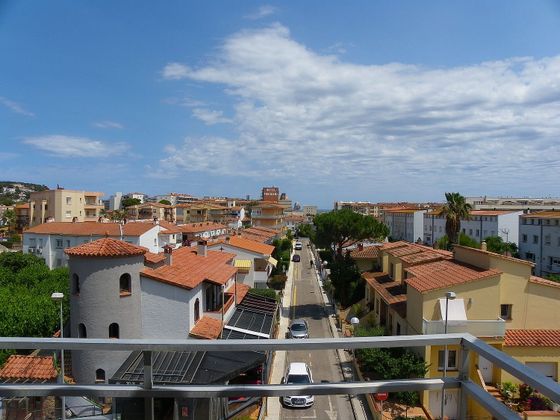 Foto 1 de Pis en venda a calle Cerdanya de 3 habitacions amb terrassa i piscina