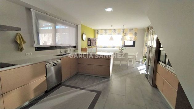 Foto 2 de Xalet en venda a Boiro de 4 habitacions amb terrassa i garatge