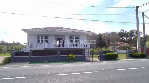 Foto 1 de Xalet en venda a Ribeira de 5 habitacions amb terrassa i garatge