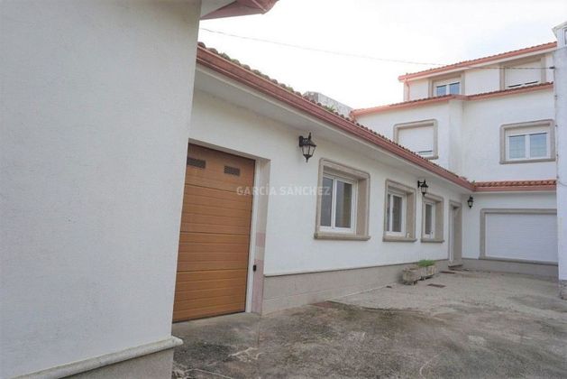 Foto 1 de Venta de casa en Boiro de 5 habitaciones con terraza y garaje