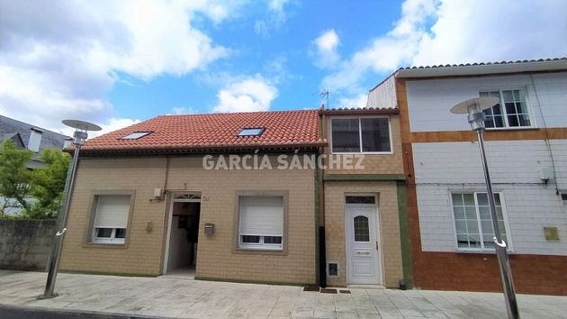 Foto 1 de Casa adossada en venda a Pobra do Caramiñal (A) de 4 habitacions amb terrassa i jardí