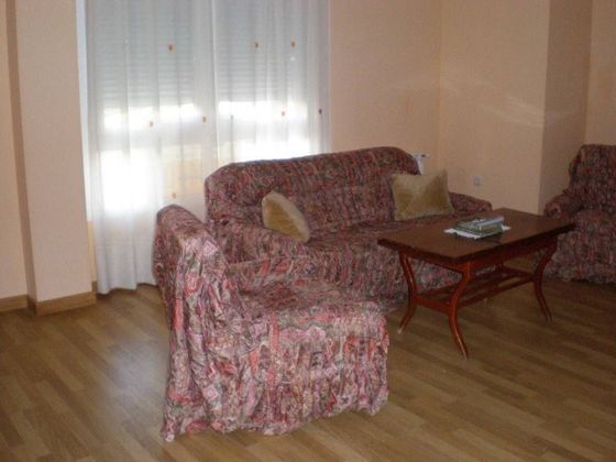 Foto 1 de Pis en venda a Roda (La) de 3 habitacions amb garatge i calefacció