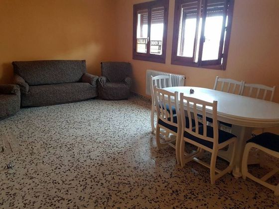 Foto 1 de Casa en venta en Villalgordo del Júcar de 3 habitaciones con terraza y calefacción