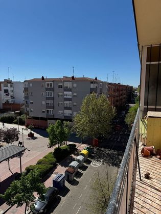 Foto 2 de Venta de piso en calle Del Arca Real de 3 habitaciones con terraza y calefacción