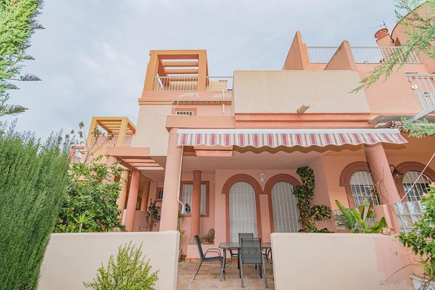 Foto 1 de Casa adosada en venta en Salobreña de 4 habitaciones con terraza y piscina