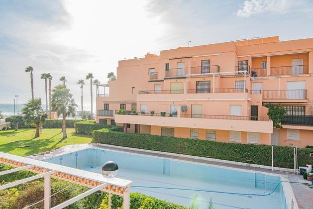 Foto 2 de Casa adosada en venta en Salobreña de 4 habitaciones con terraza y piscina