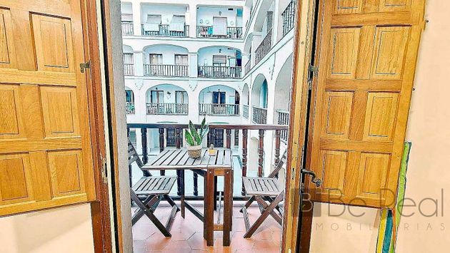 Foto 2 de Alquiler de piso en Casco Histórico de 3 habitaciones con terraza y muebles