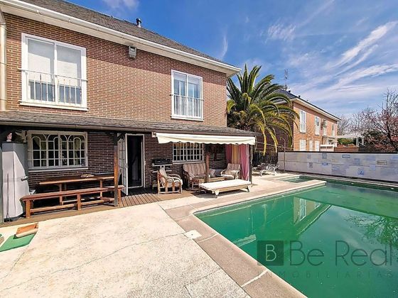 Foto 1 de Casa en venda a Villanueva de la Cañada de 5 habitacions amb terrassa i piscina