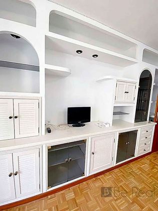 Foto 2 de Piso en alquiler en Villanueva de la Cañada de 2 habitaciones con garaje y muebles