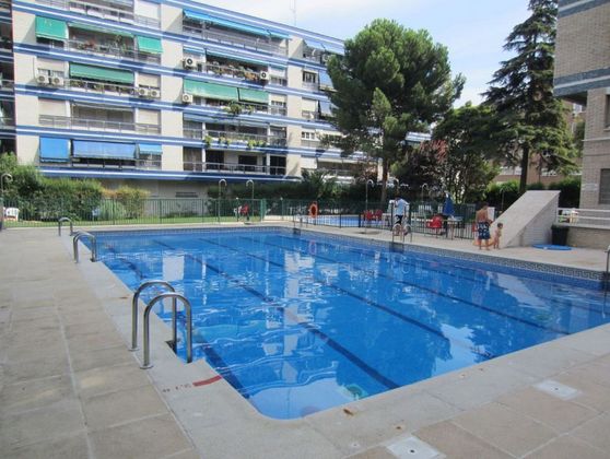 Foto 1 de Piso en venta en Adelfas de 2 habitaciones con terraza y piscina