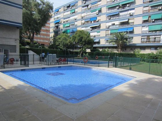 Foto 2 de Pis en venda a Adelfas de 2 habitacions amb terrassa i piscina