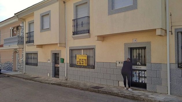 Foto 1 de Casa adossada en venda a Torreorgaz de 4 habitacions amb balcó i aire acondicionat
