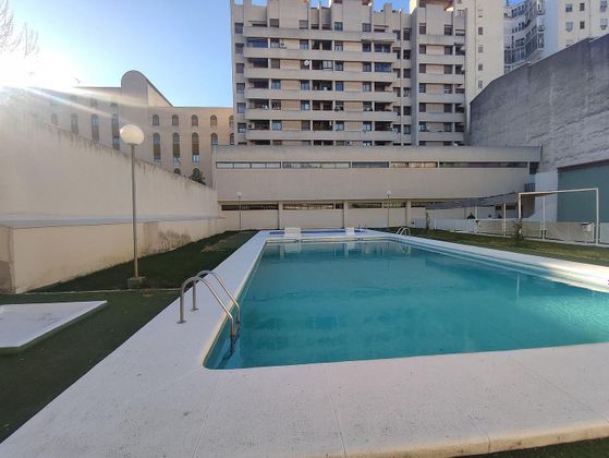 Foto 1 de Pis en venda a Centro - Cáceres de 2 habitacions amb terrassa i piscina