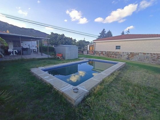 Foto 1 de Venta de casa rural en Sierra de Fuentes de 4 habitaciones con piscina y jardín