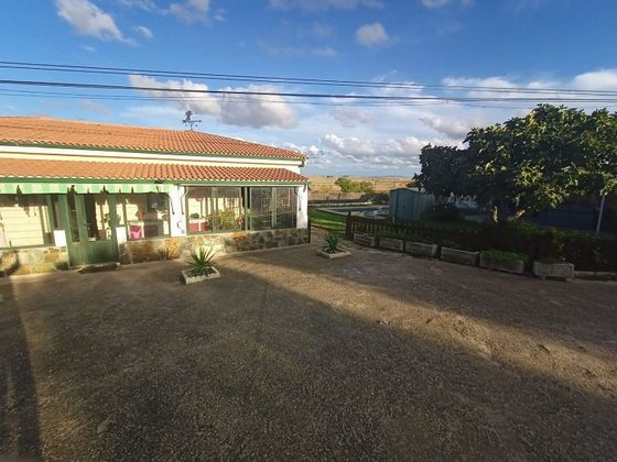 Foto 2 de Casa rural en venda a Sierra de Fuentes de 4 habitacions amb piscina i jardí