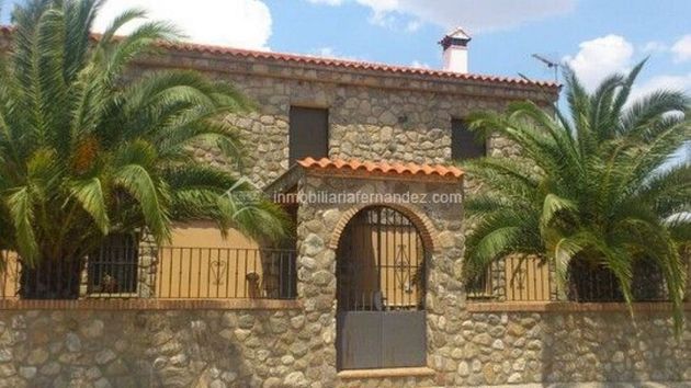 Foto 1 de Casa rural en venda a Torre de Santa María de 4 habitacions amb piscina i jardí