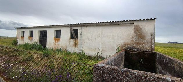 Foto 1 de Venta de casa rural en Sierra de Fuentes de 1 habitación y 80 m²