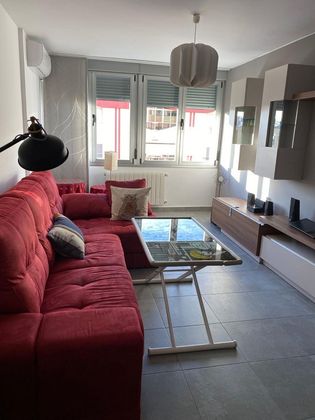 Foto 2 de Pis en lloguer a Centro - Cáceres de 2 habitacions amb terrassa i mobles