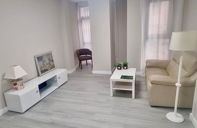 Foto 1 de Piso en alquiler en Centro - Cáceres de 2 habitaciones con muebles y aire acondicionado