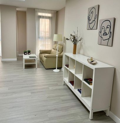 Foto 2 de Pis en lloguer a Centro - Cáceres de 2 habitacions amb mobles i aire acondicionat