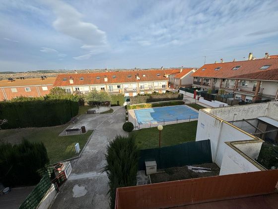 Foto 1 de Casa en venta en Cadrete de 3 habitaciones con terraza y piscina