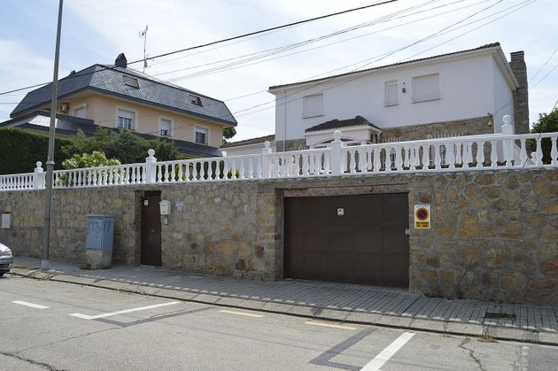 Foto 1 de Venta de chalet en Coimbra - Guadarrama de 5 habitaciones con terraza y piscina