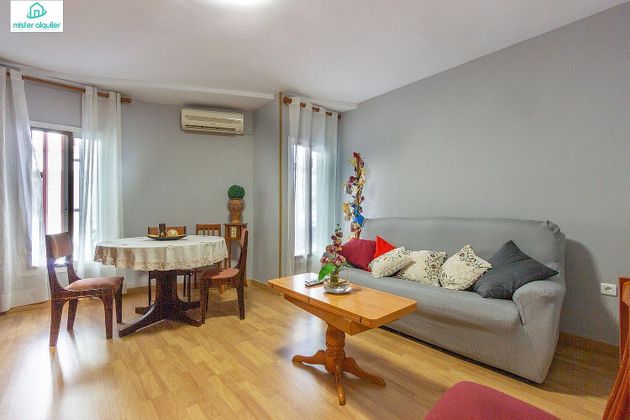 Foto 1 de Pis en lloguer a calle Tomas Capelo de 3 habitacions amb mobles i aire acondicionat