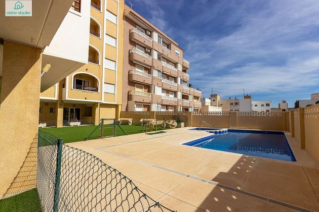 Foto 2 de Pis en venda a calle De Colón de 2 habitacions amb terrassa i piscina