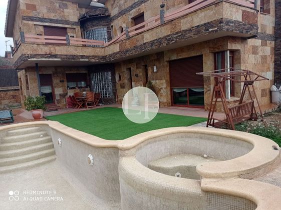 Foto 1 de Venta de chalet en Viladecavalls de 5 habitaciones con terraza y piscina
