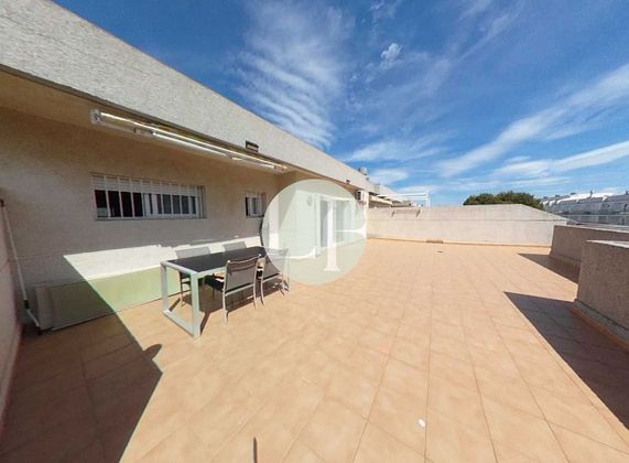 Foto 2 de Àtic en venda a Eixample de 2 habitacions amb terrassa i piscina