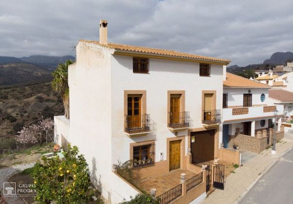 Foto 1 de Casa adossada en venda a calle Mentidero de 5 habitacions amb terrassa i piscina