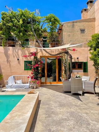 Foto 2 de Casa adossada en venda a Sant Joan de 3 habitacions amb terrassa i piscina