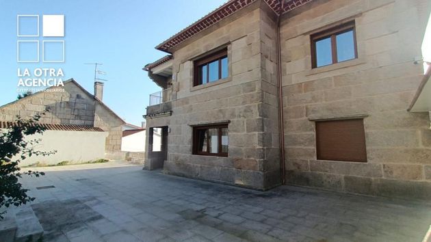 Foto 2 de Xalet en venda a Salgueira - O Castaño de 9 habitacions amb garatge i jardí