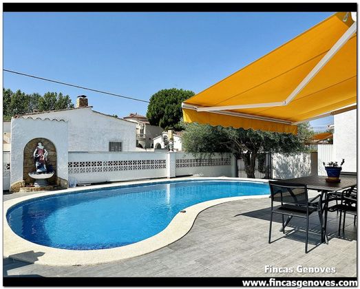 Foto 1 de Chalet en venta en calle Montseny de 3 habitaciones con terraza y piscina