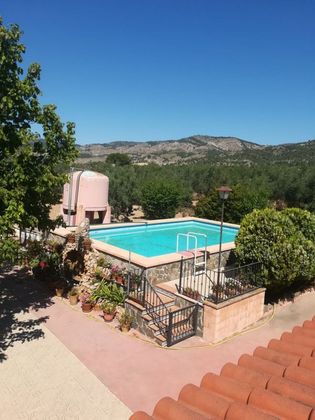Foto 1 de Chalet en venta en Onil de 6 habitaciones con terraza y piscina