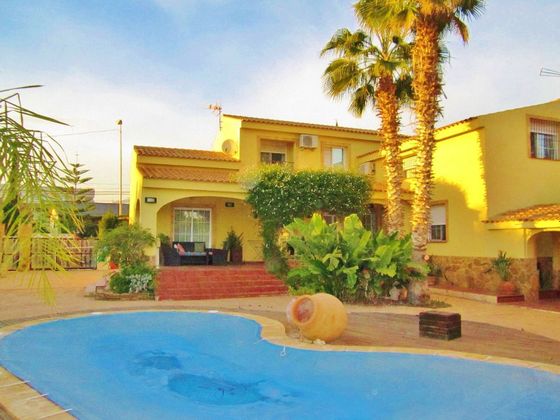 Foto 1 de Chalet en venta en Alcalde Felipe Mallol de 4 habitaciones con terraza y piscina