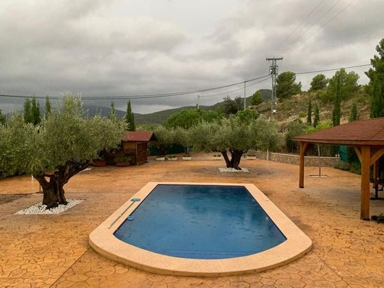 Foto 2 de Xalet en venda a Castalla de 4 habitacions amb terrassa i piscina