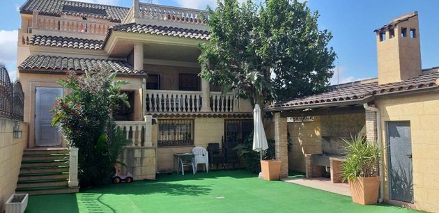 Foto 1 de Xalet en venda a Catral de 7 habitacions amb terrassa i piscina