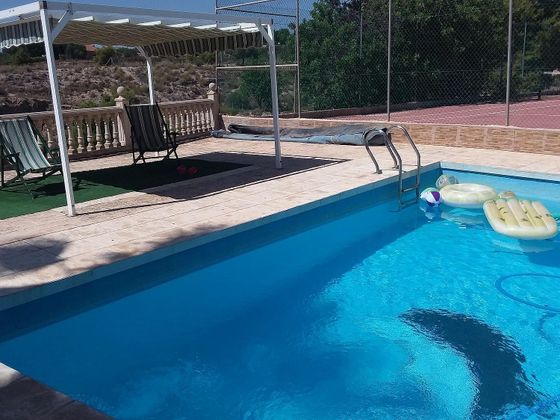 Foto 1 de Chalet en venta en Crevillent de 5 habitaciones con terraza y piscina