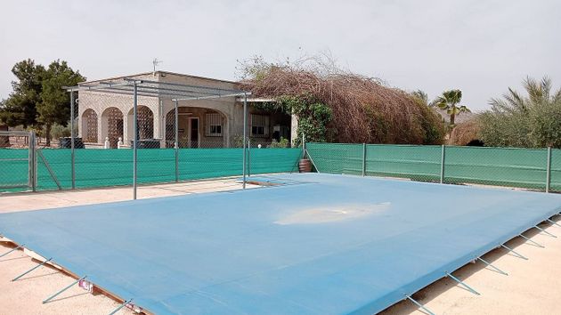 Foto 1 de Xalet en venda a Crevillent de 4 habitacions amb terrassa i piscina