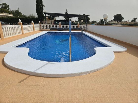 Foto 2 de Chalet en venta en Albatera de 3 habitaciones con terraza y piscina