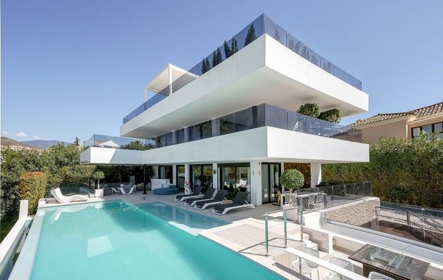 Foto 1 de Xalet en lloguer a Nueva Andalucía centro de 5 habitacions amb terrassa i piscina