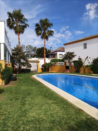 Foto 2 de Piso en alquiler en calle Fuente del Gallo de 2 habitaciones con terraza y piscina