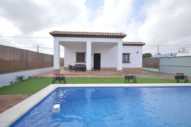 Foto 1 de Casa en lloguer a calle Vega la Preciada de 2 habitacions amb terrassa i piscina