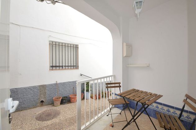 Foto 2 de Alquiler de piso en calle Pascual Junquera de 1 habitación con terraza y muebles