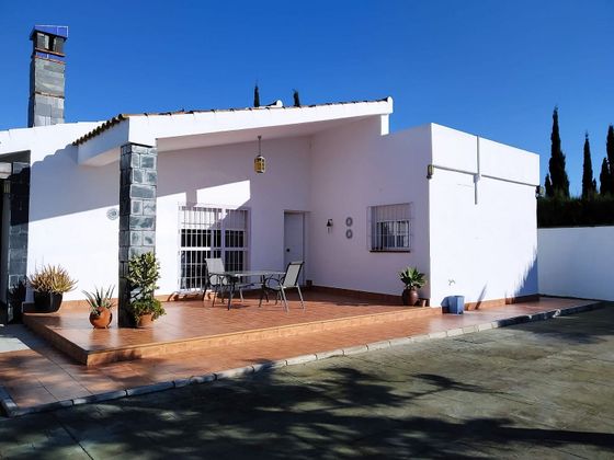 Foto 2 de Alquiler de chalet en calle De Los Amaya de 3 habitaciones con terraza y jardín