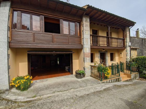 Foto 1 de Casa adossada en lloguer a calle Turanzas de 5 habitacions amb terrassa i jardí