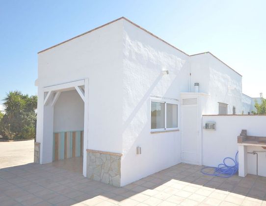 Foto 1 de Casa en lloguer a calle Guerrero Palmarel Cádiz España de 2 habitacions amb terrassa i piscina